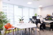 リモート勤務中心なのでオフィスはこじんまりしていますが、社員数増加によるオフィス移転も検討しています。