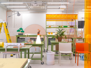 天神・大名ど真ん中の好立地。シェアオフィスと併設した開放的で刺激的な環境です。24時間オープン・シャワーも付いてます。