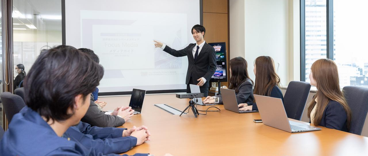 施工｜若手活躍中！エレベーター広告メディアの設置施工