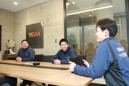 社会を見つめ、お客様と向き合い成長・発展を目指しています。