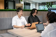 毎朝スタッフで進捗共有を行う「朝会」を行っています！