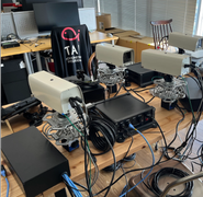 コンピュータシステム（組込みシステム）にAIソフトウエアを実装し、カメラやセンサを使ってAIによる人による作業を支援したり代替するシステムをゼロからフルスクラッチで開発しています。