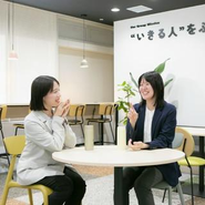カフェスペースでコミュニケーションも活発！