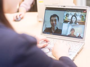 一人で集中する時間と、必要な相談をする時間が地続き