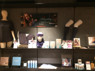 エントランスではTWO商品の展示を行っています！