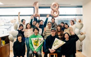 20〜40代まで幅広いメンバーが在籍。それぞれの専門性や視点を活かしながら、チームでプロジェクトを推進しています。