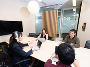 チームでつくる学びの場。教材改善や提案支援も“教育の仕事”