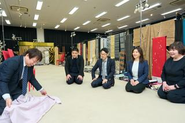 自社展示場にて、着物の研修