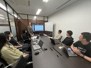 プロ講師による研修会を定期的に実施しております。