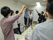 2023年夏の懇親会の様子です。社内のメンバーはもちろん、現場から帰社したSESエンジニアも含めて30名以上が参加しました。