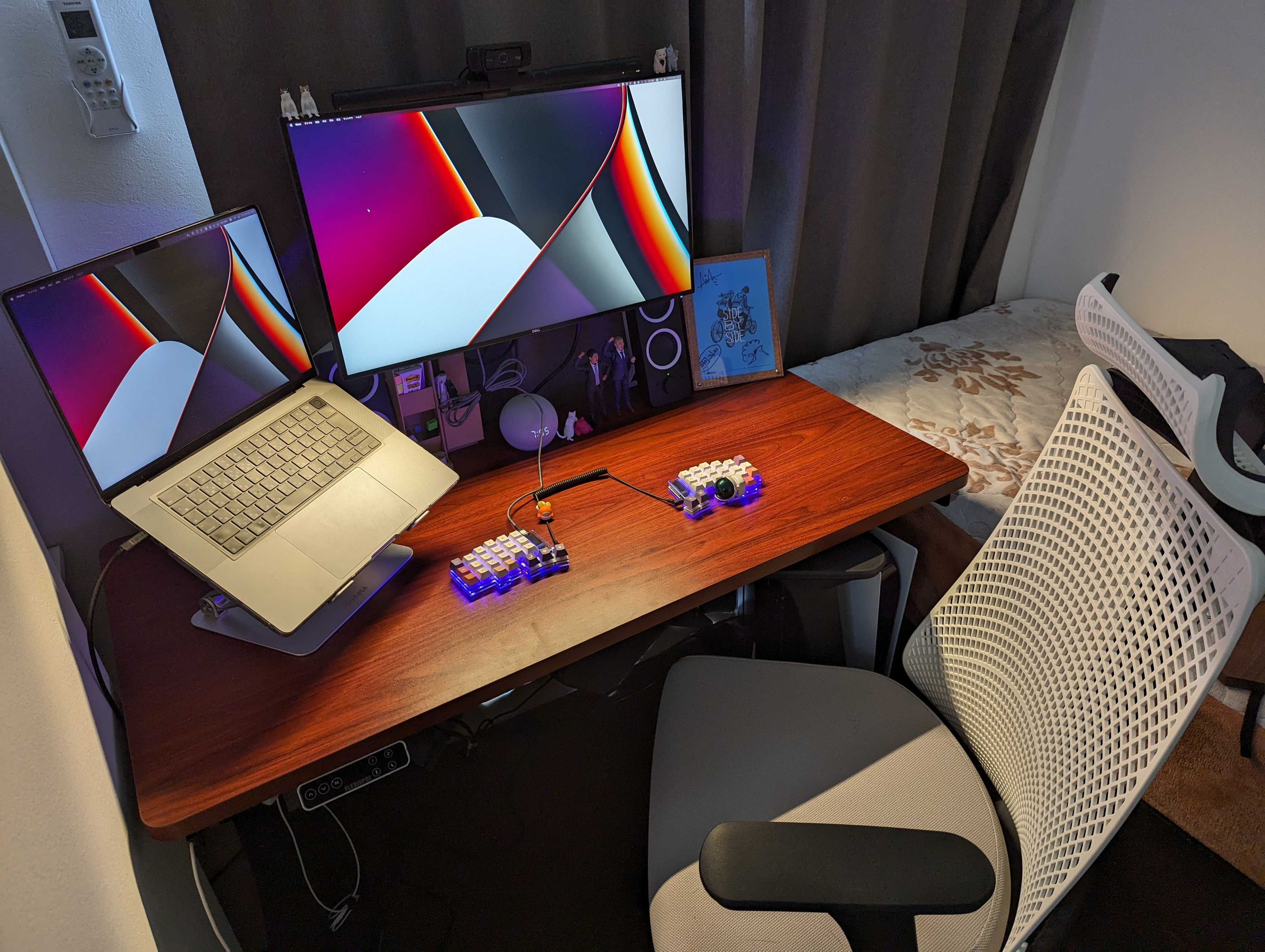 社員のリモート環境を紹介します！～フロントエンドエンジニア 岡本 「限られたデスクスペースで最大限のパフォーマンスを出す」～