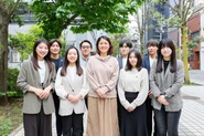 社員、フリーランス、インターン生と様々な立ち位置で仕事ができる