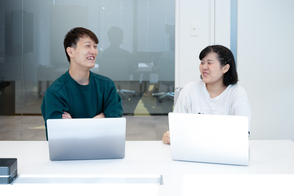 新卒ウェブ／アプリエンジニアにインタビュー。2025年度の研修を