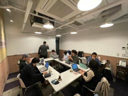 対面学習会で一人一人の取り組みや会社全体の指揮を高めます。