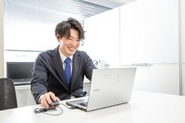 お客様の悩みや理想を丁寧にヒアリングし、「どうすればもっと暮らしが良くなるか」を一緒に考える営業です。