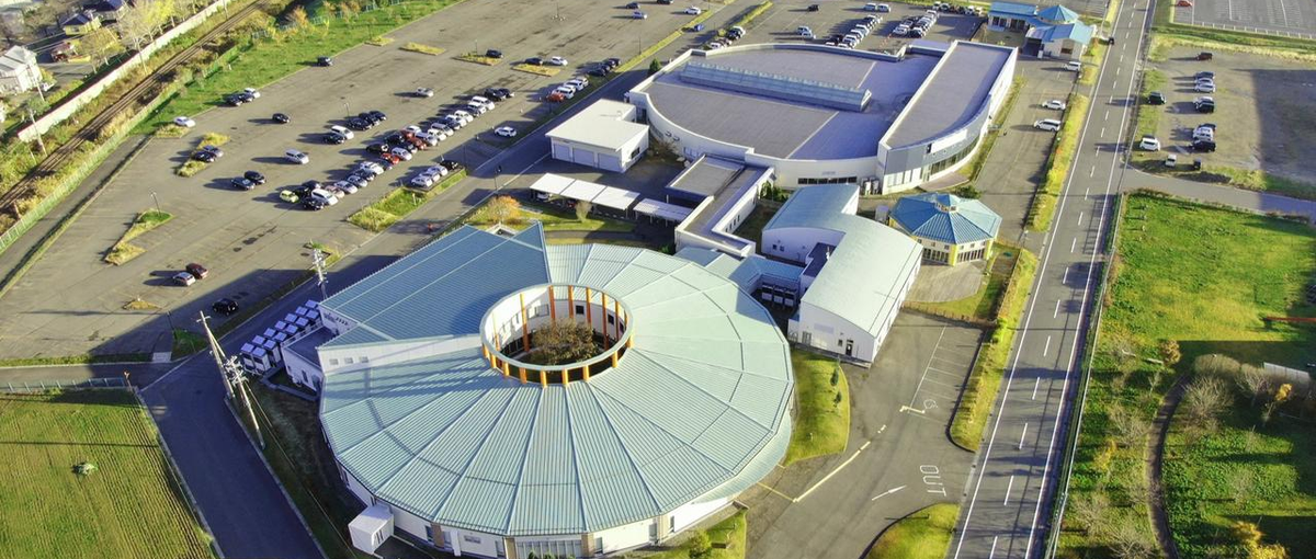 社内SE兼インフラエンジニア募集！秋田市の大規模センターにて勤務！