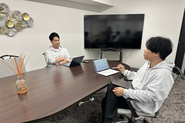 清潔感があり落ち着いた雰囲気の会議室。打ち合わせや会議も行いやすいです！