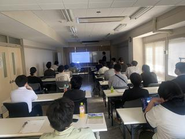 月1で各チームで勉強会を行い、3か月に1度で代表中心の全体会が開催されています。