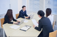 オフィス内問わずランチを食べにいったりするなど、男女分け隔てなく言いたいことが言い合える環境です。