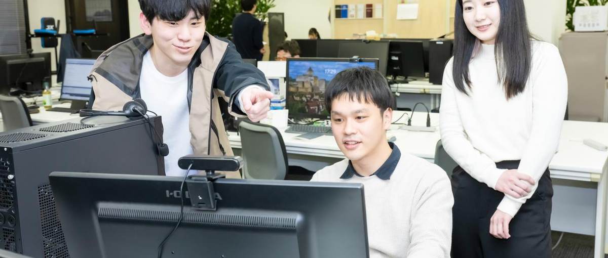 文系出身が7割！経験0から自社開発の環境で一人前に！