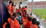 サッカー観戦の様子