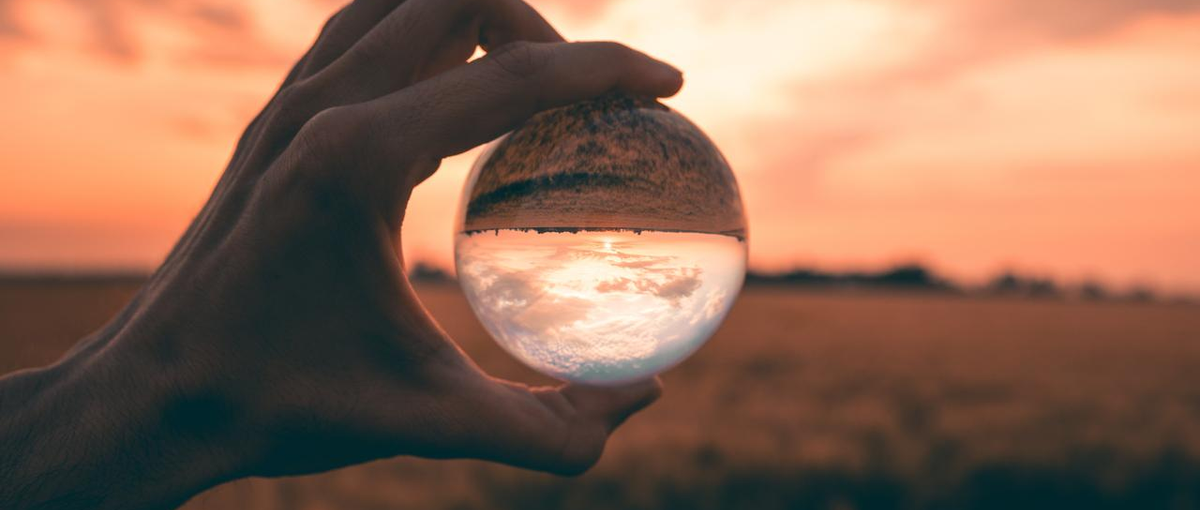 "世界観"をうつし、魅力を最大化するデザイナー募集｜グラフィック・WEB