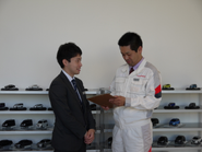 セールスとエンジニアの打合せ。