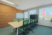 社内の会議室で一番眺望の良い会議室。東京の2つのタワーが望めます。