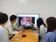 アノテーション会議風景。アノテーターとデータマネージャー、エンジニアが一緒にアノテーションのルールを考えます。