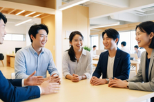 経験ゼロから始めた仲間と一緒に頑張れる！講師の教育サポートが充実！