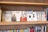 スタッフが読んだ本は目立つようにしています