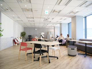 オフィス内にカフェテリアも常設。メンバーも交流も盛ん