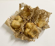 紙が立体化することで全方位から唐揚げを包む