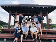 代表は20歳で起業し2社の創業期を支え、その後に株式会社じげんに入社。経営企画・事業開発を経て、28歳で株式会社リジョブ代表取締役に就任。現在じげんグループTOPの成長率を誇る会社となり、更なる躍進を遂げています。