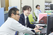 一つのプロジェクトは個人ではなくチームで進めます。日々の打ち合わせや相談を通じて、より良い形を追求しながら、お客様の想いをカタチにしていきます。