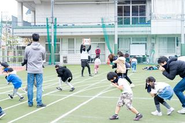 私たちの防災訓練では、小学校で習う「お：押さない」「か：駆けない」「し：しゃべらない」「も：戻らない」というルールはありません（もちろん大事です）。自然と笑顔になってしまう防災訓練があったっていいじゃない！