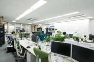 社内は観葉植物もあり育成担当もいます！