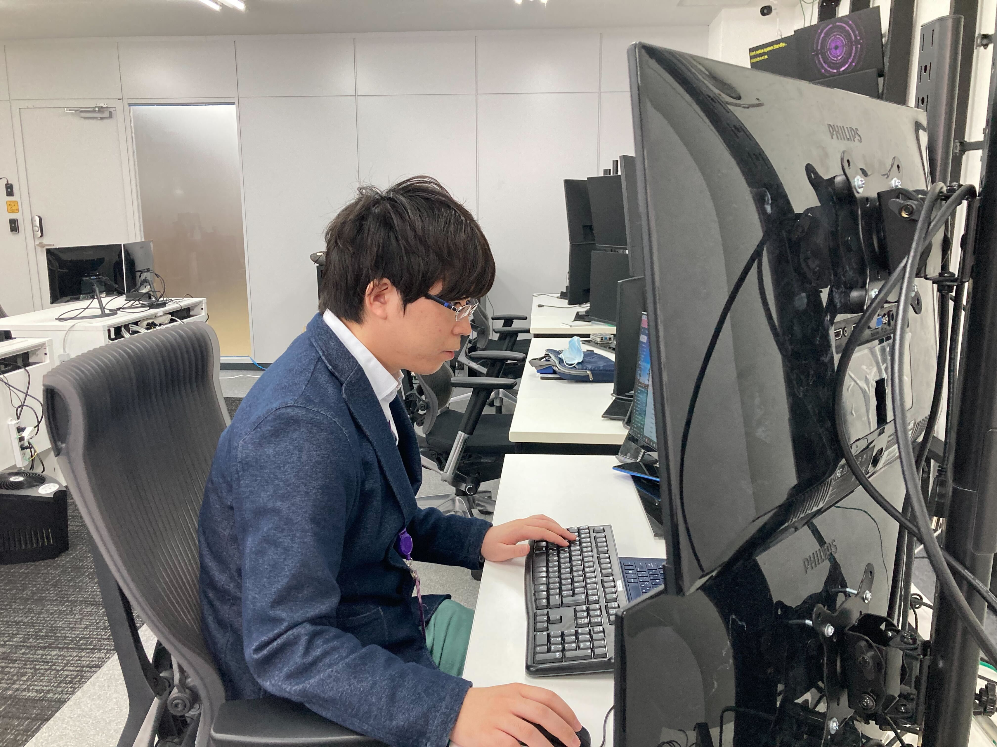 【社員紹介】未経験からエンジニアへ。入社後AWS資格を取得し、現在障害対応等も行いながら、ご活躍されている社員にインタビューしました！