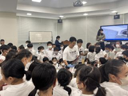 青山学院初等部での出前授業の様子