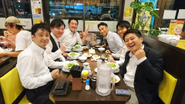 月1の経営会議後は、お決まりのラーメンまたは餃子を食べに！
