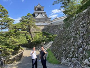 新聞社さんとお城見学したりしています。