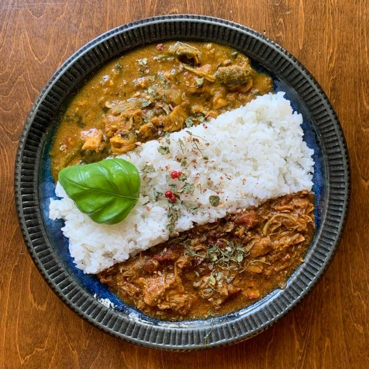 タイシロンカレーの「麻辣キーマカレー×クリームレモンチキンカレー」