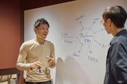 職場ではslack(チャット)やWeb会議などを積極的に使っており、 チームミーティング、1on1、業務の相談など、リアルと変わらないコミュニケーショ ンが取れる環境を整えています。