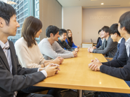 スマートシティはあらゆる産業に関わるため、部内ワンチームで団結して推進しています。