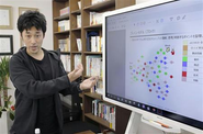 代表の乙部は、上智大学理工学部機械工学科卒業後、キヤノン生産技術部門で非球面レンズの精密研磨加工装置の開発・設計に従事。その後2011年に技術コンサルティング企業 O2のCTO（最高技術責任者）経て、そのグループ会社として2016年にLIGHTzを立ち上げ、代表に就任。熟達者AIの開発という汎知化、技能継承の事業を牽引。