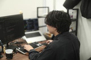 机や椅子、機材などにはしっかりと投資しています。
