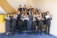当事者として、この業界にいた人物や、支援者としてこの業界にいた人物が集まりVision Baseを創業しました。創業理由は、「もっとこの業界を良くしたいから」「この業界のしきたりに甘んじつつポジションを確保し蜜を吸うのではなく、ムリムダムラの多い業界を変革し、働くエンジニアの幸せを実現したい。業界構造の変革を起こし、今、この業界で働く人の幸せにも、100年後、この業界で働く人の幸せにも貢献したい」そのような思いを持ち創業しました。