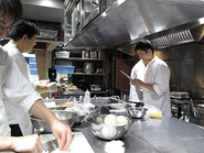 恵比寿キッチンでの調理風景