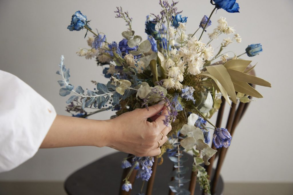 染色で花の命を長く愉しむ。唯一無二のドライフラワー図鑑 | 株式会社RIN