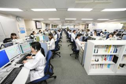 常勤の医師・ヘルスカウンセラー・心理カウンセラーが24時間・年中無休体制による電話健康医療相談を行っています。